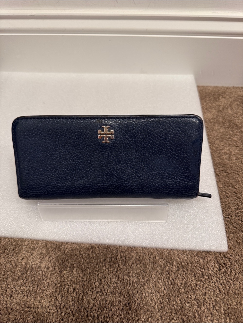 Tory Burch Navy Pebbled Leather Zip Wallet with Gold Logo